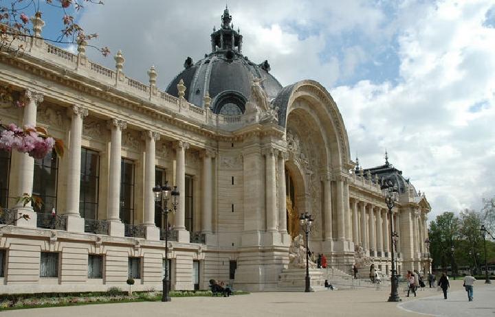 8 Tempat Wisata Gratis di area dalam Paris, Ada Museum kemudian Perpustakaan