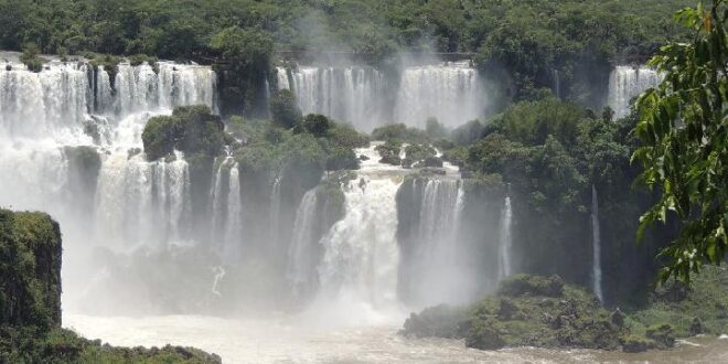 9 Keajaiban Alam pada Brasil, Ada Air Terjun Menakjubkan juga Laguna Biru