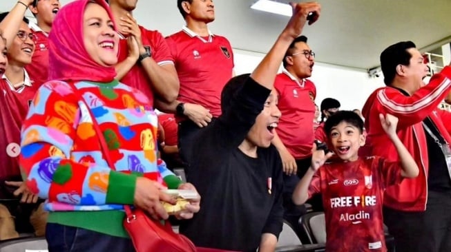 Nonton Pertandingan Timnas U-17 dalam Stadion, Iriana Jokowi Tampil Kasual dengan Sweater Harga Rp 45,4 Juta