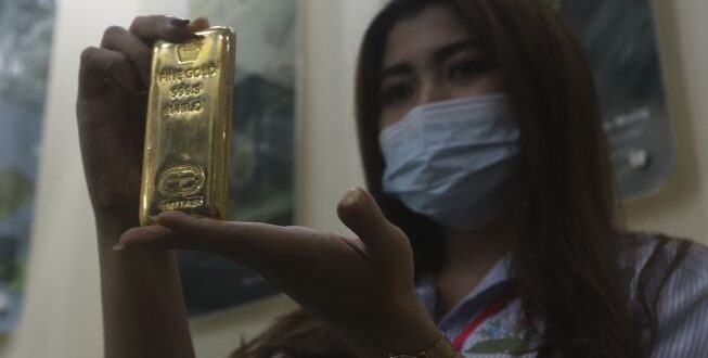 Akhir Pekan, Harga Emas Antam Melayang Naik Rp10.000 Tiap Gram