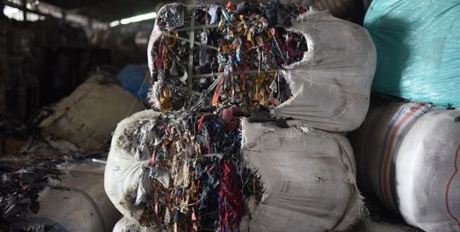 Zero Waste Indonesia juga juga Grup Barito Pacific Gelar Aksi Tukar Baju, Reduksi Sampah Tekstil 270 Kg