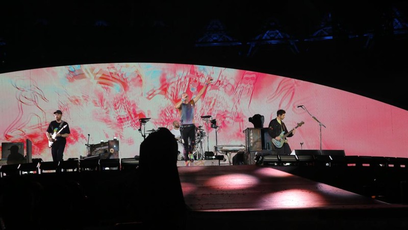 Guncang GBK, Konser World Tour Coldplay di area area Indonesia Sukses